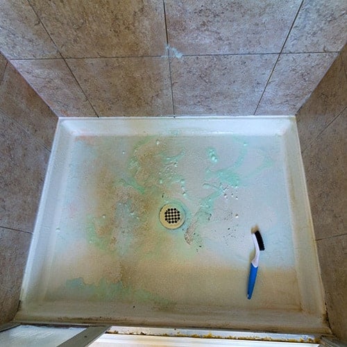 Clean the Shower with Vinegar and Dish Soap