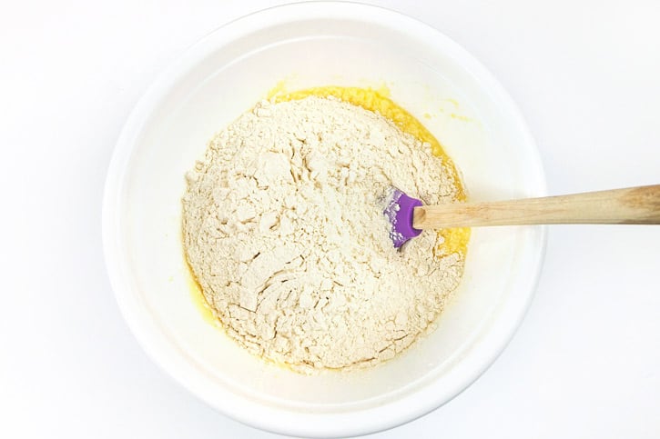 Mix the flour, butter, sugar, eggs, milk, and vanilla extract in the bowl.